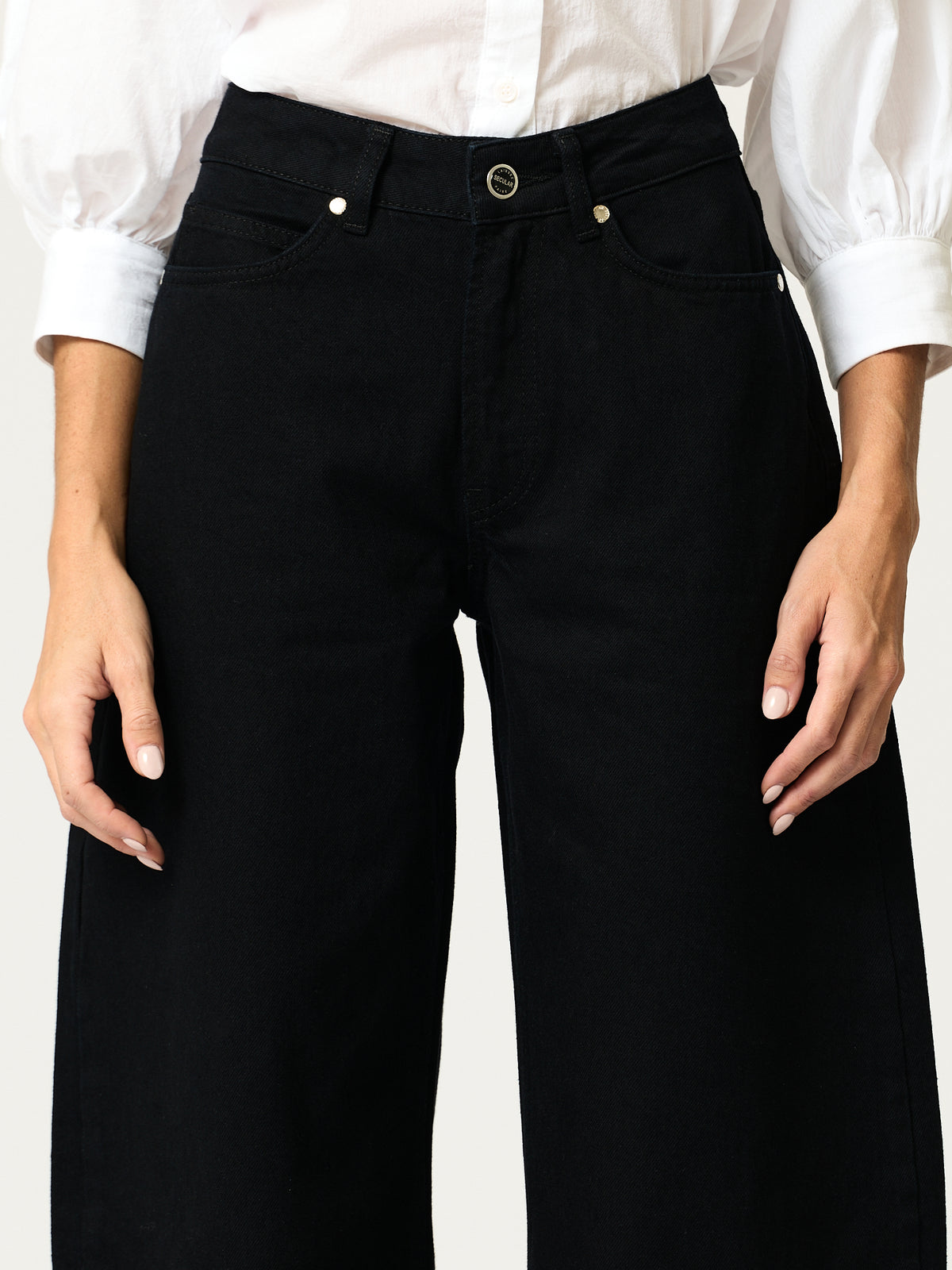 Jessie Barrel Jean — Black