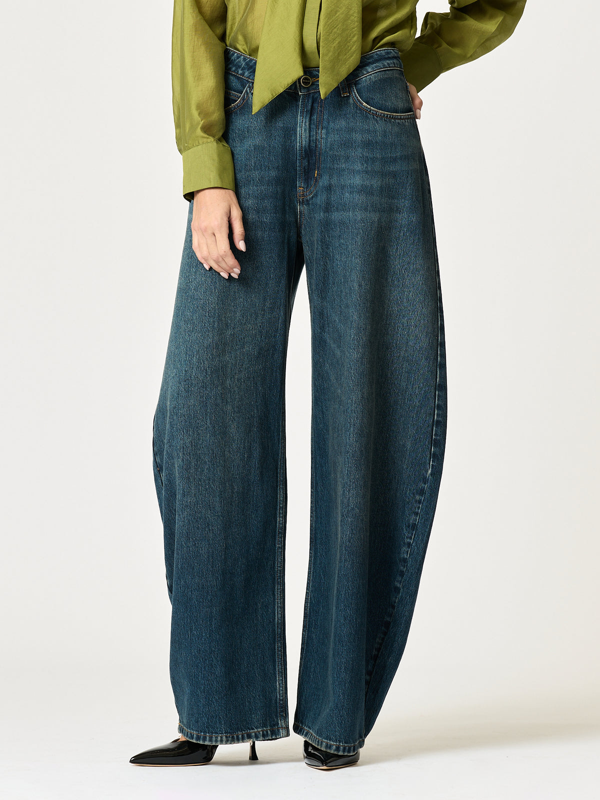 Jessie Barrel Jean — Dark City Wash
