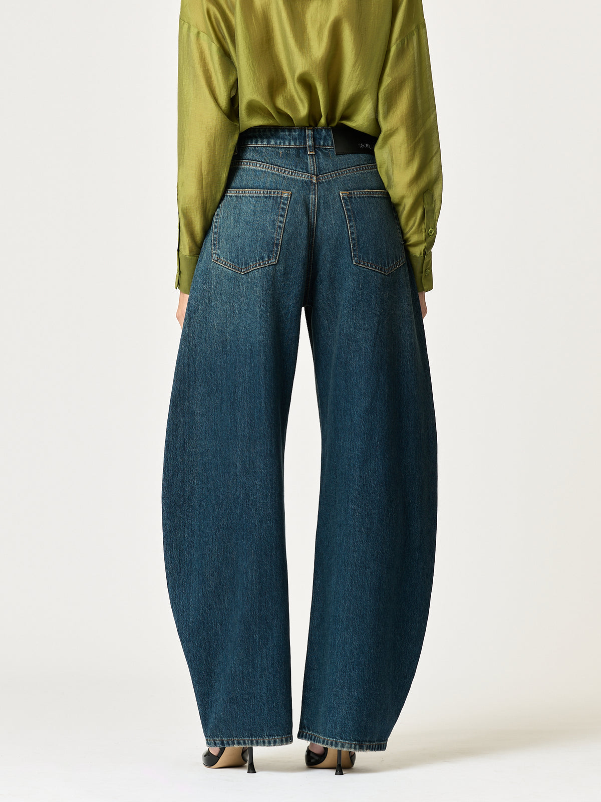 Jessie Barrel Jean — Dark City Wash