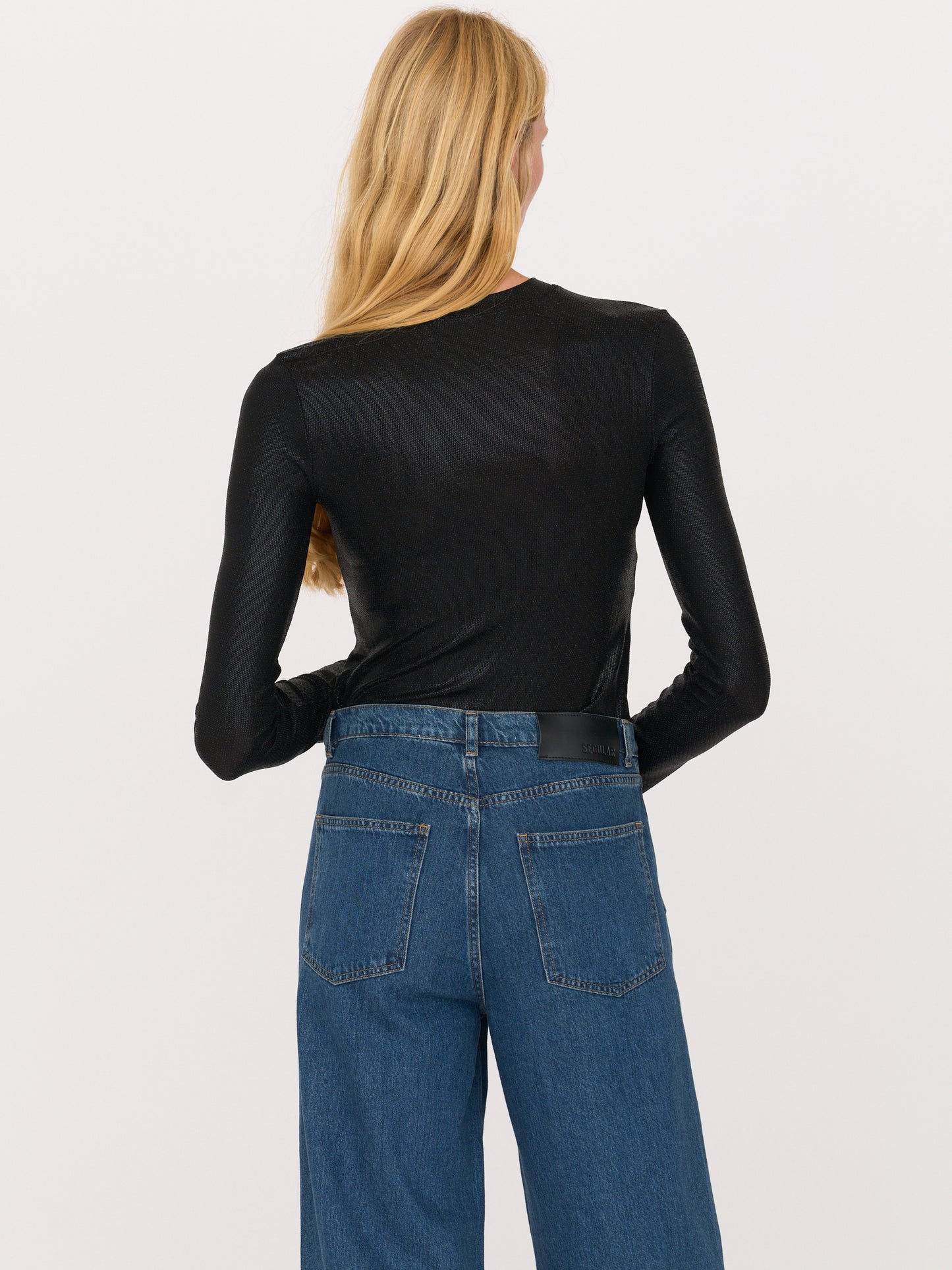 Flora Fitted Crew - Black